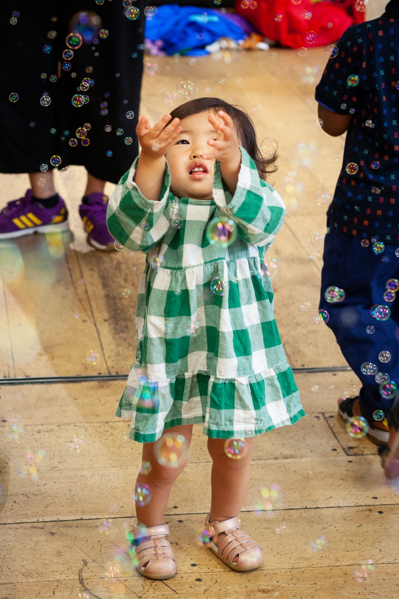Toddler enjoys bubble play at a Mini Mozart music class for babies and toddlers