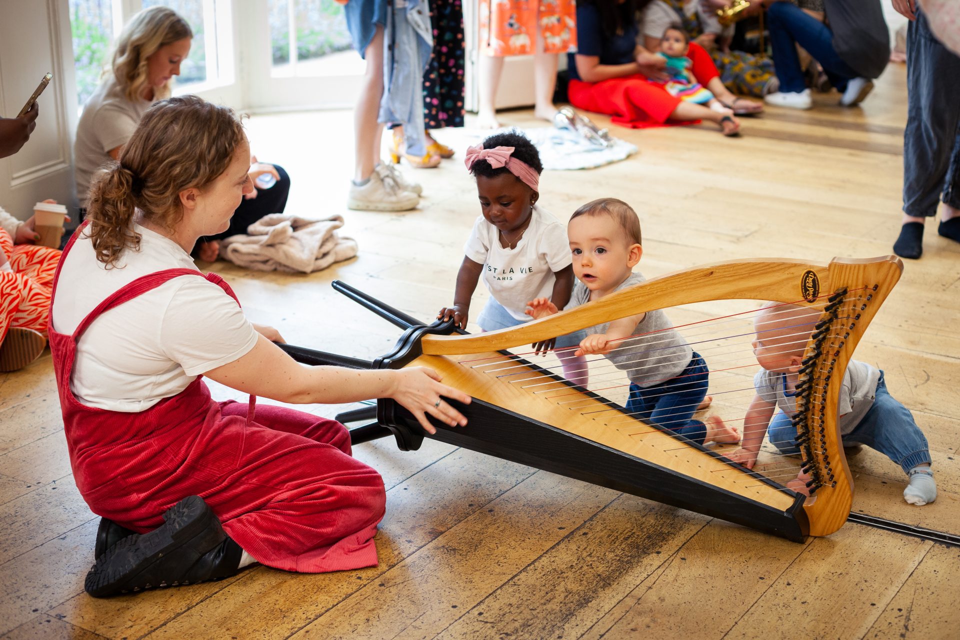 Babies discovering the harp at a Mini Mozart music class for babies and toddlers